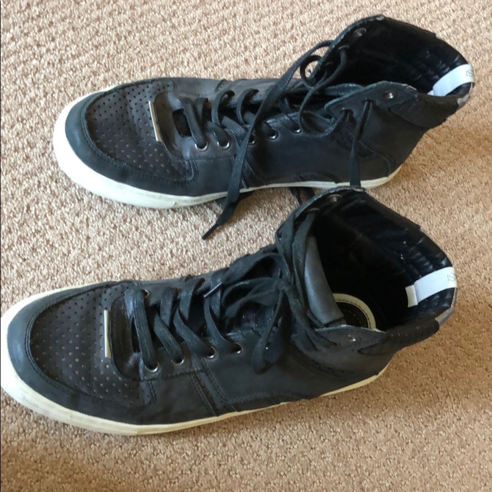 Men’s 10 black leather high top sneaker